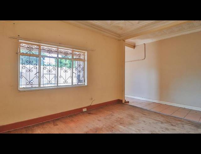 4 BEDROOM HOUSE FOR SALE IN BEZUIDENHOUT VALLEY